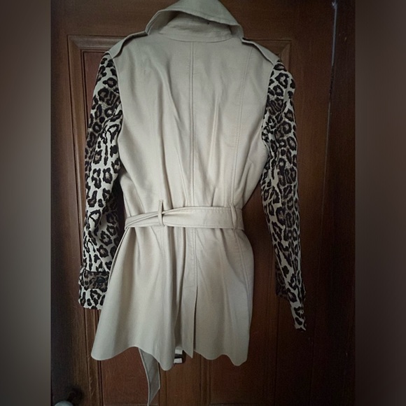 Banana republic BELTED CHEETAH-SLEEVE TRENCH - Picture 5 of 6
